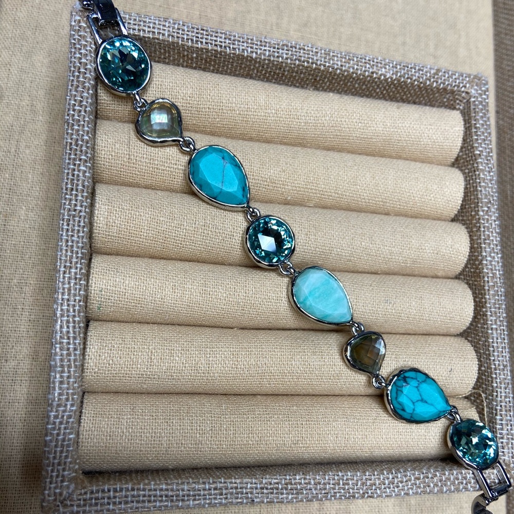 Minaret hammered bracelet.